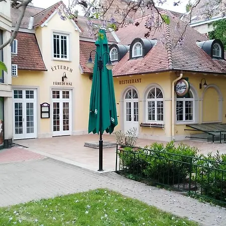 Lägenhet Fueredi Haz Apartman *