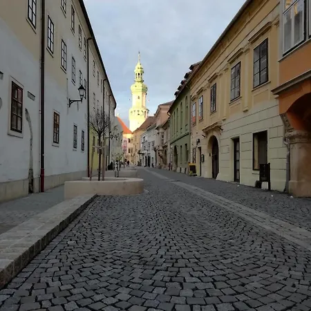 Lägenhet Fueredi Haz Apartman *