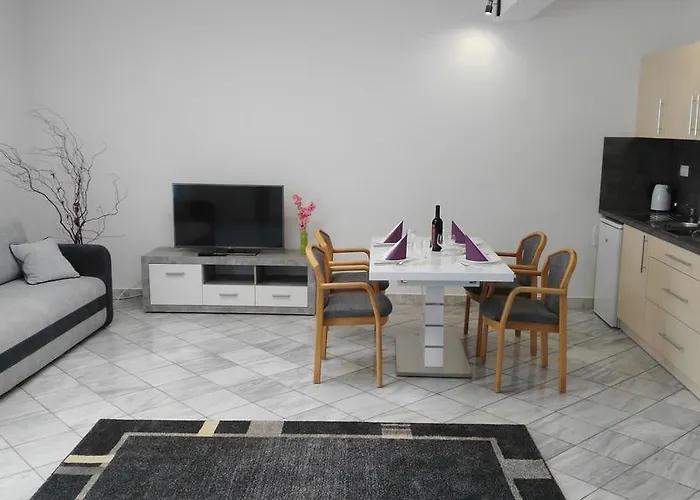 Appartamento Füredi Ház Apartman *
